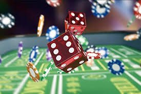 2014 bd Slots page shown as a warm mobile casino-style guide
